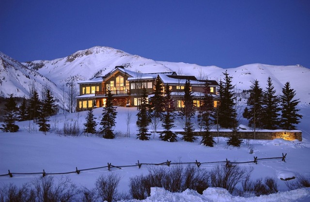 Silver Lane/Luxury 5,200 Sq.Ft Home/Walk to Ski Access/Hot Tub/Gourmet Kitchen
