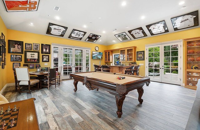 Simi Valley - Memorabilia Guest Retreat
