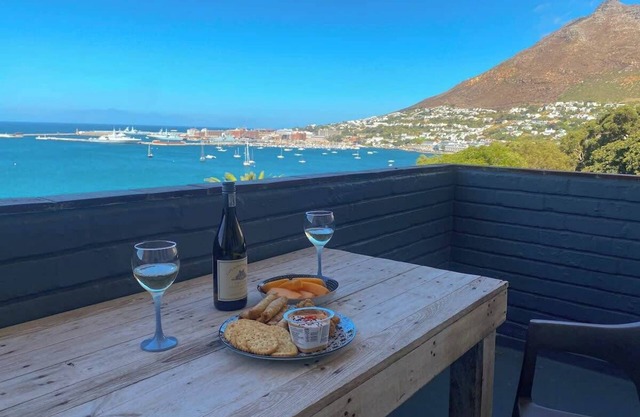 Simon’s Town Seaside Apt | Views, Balcony, Parking