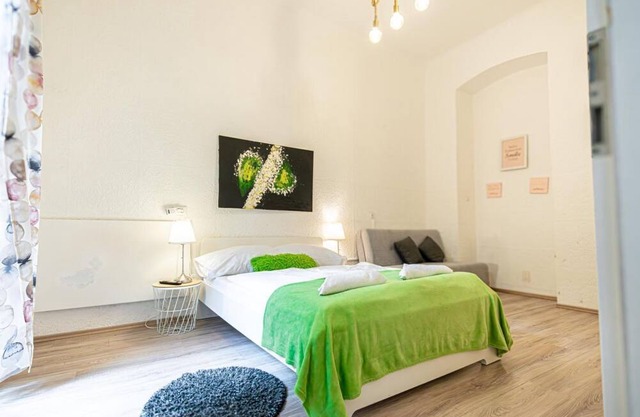 Simple Apt. w/full kitchen Wiener Stadthalle 3