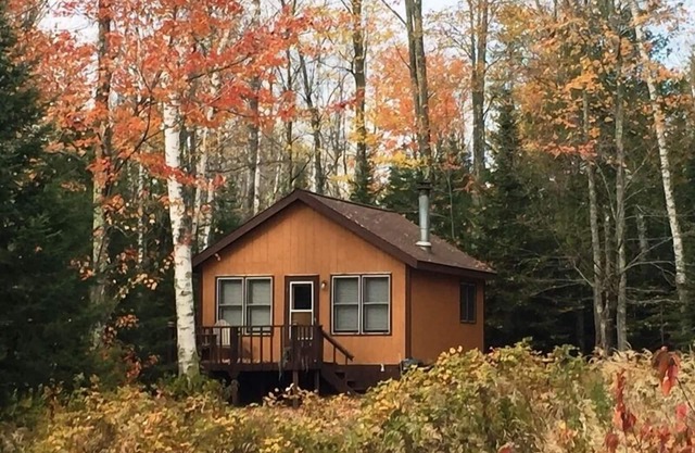 Simple Gifts - A Simple Studio Cabin with Lake Superior Acesss across the Street!
