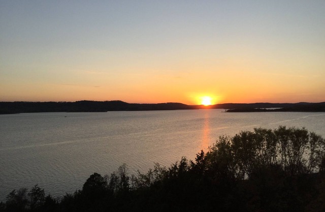 Simply Irresistible III * Right on the Lake and Close to All the Action!