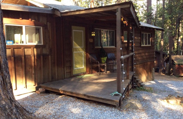Simply The Best Twain Harte Charming Cabin Getaway w/ Lake access, near Town