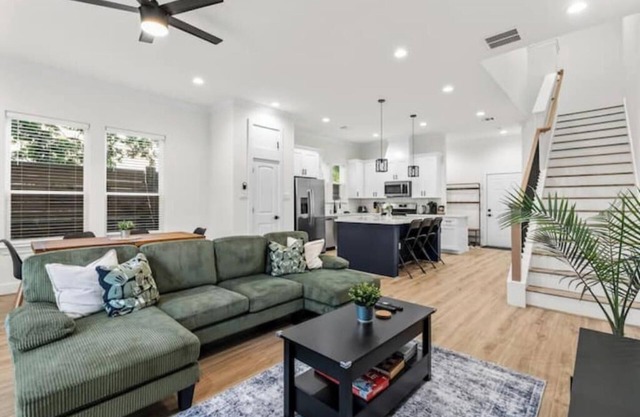 Sing, Soak & Stay In Houston!