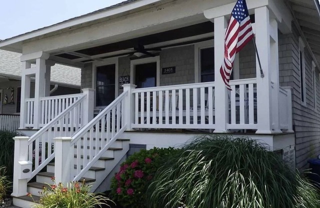 Single Family Cottage in quiet bayside neighborhood