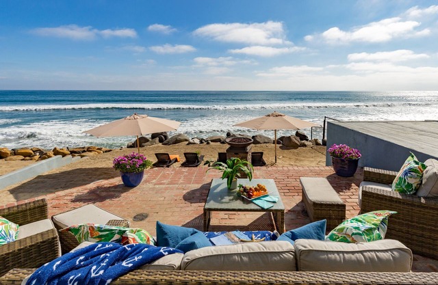 Single Family Oceanfront Home with Spa. P1643-0