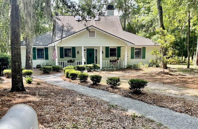 Single Family Home, Land trans Round Trip! Melrose Pool Open!