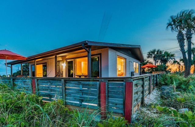 single family home with ocean view