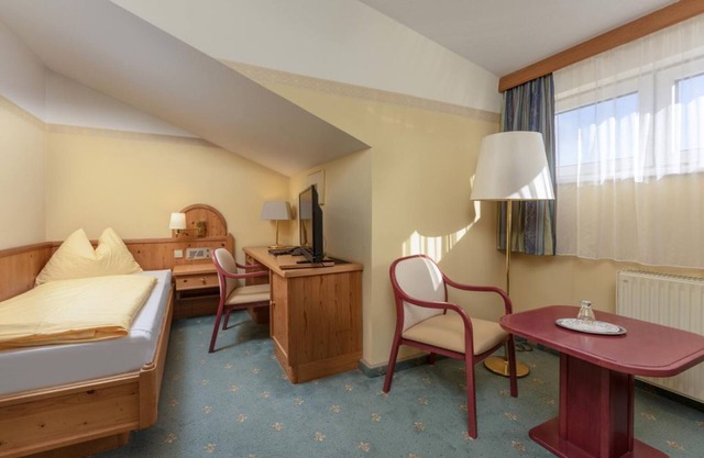 Single room (from 4N/HP) - Hotel Lebzelter