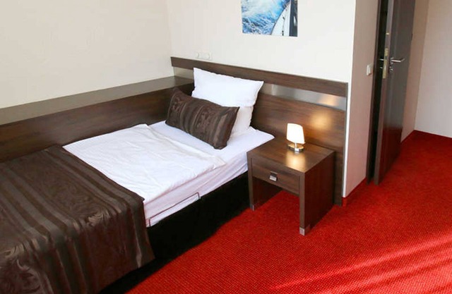 Single room - Home Hotel