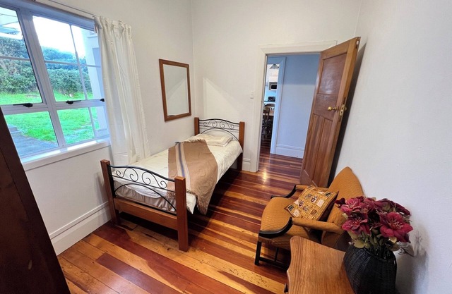 SINGLE ROOM ONLY Shared Bathroom @ LA CASA BONITA AUCKLAND 8 Bedroom Villa