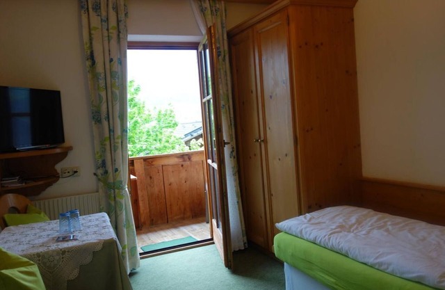 Single Room, Shower, Toilet, South - Postfeld 606