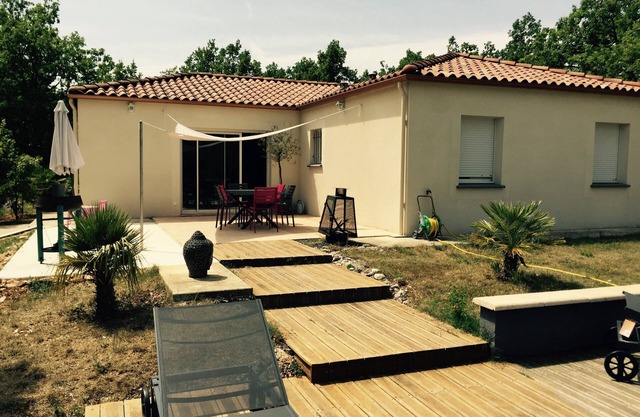 Single-storey house with private pool capacity 8 village of Lalbenque (1km)