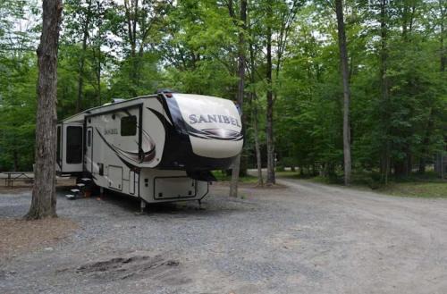 Site V Full Hookup up to 43ft Site ONLY