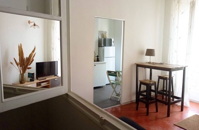 Situé Dans le Quartier de La Joliette, Appartement Idéal Pour un Séjour à 2