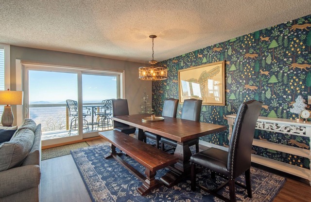 Ski Chalet at Wintergreen Resort with Amazing Views!