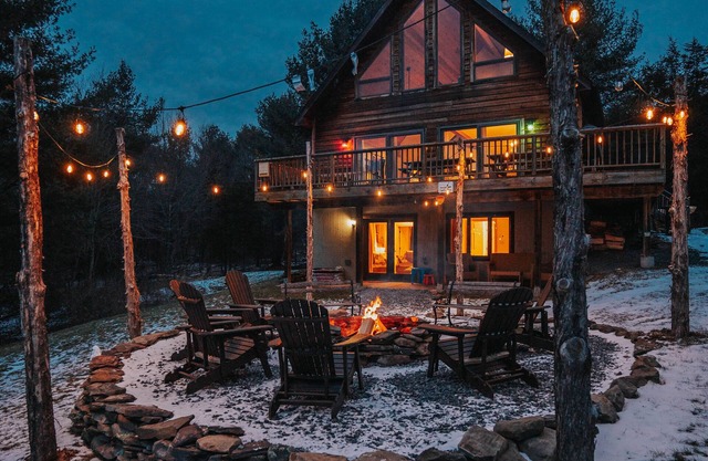 SKI CHALET - INCREDIBLE CATSKILLS VIEWS - Firepit, 2 grills, Deck, Fast WiFi