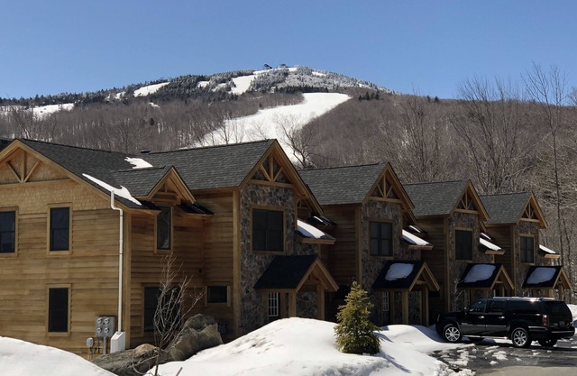 Ski Condo Walking Distance to Lifts at Mt. Snow, VT
