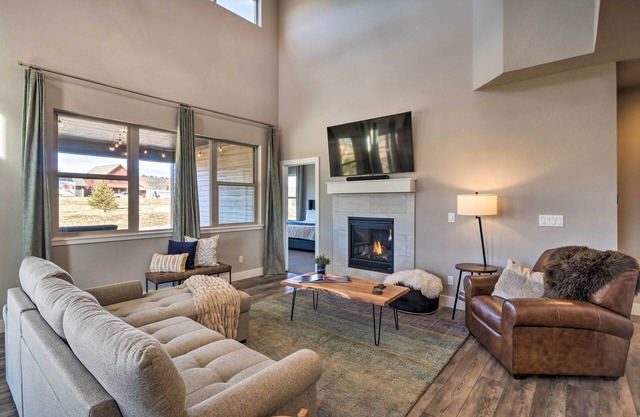 Ski & Hike: Home w/Hot Tub + Gas Grill in Granby