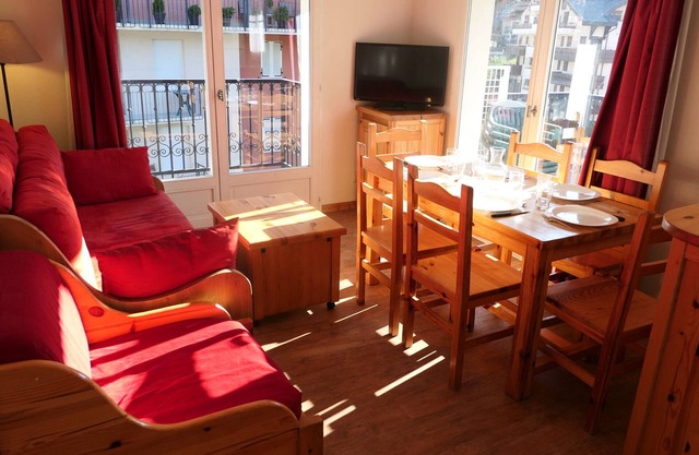 Ski-in/Ski-out 3-Room Apartment with Pool & Balconies, Sleeps 6