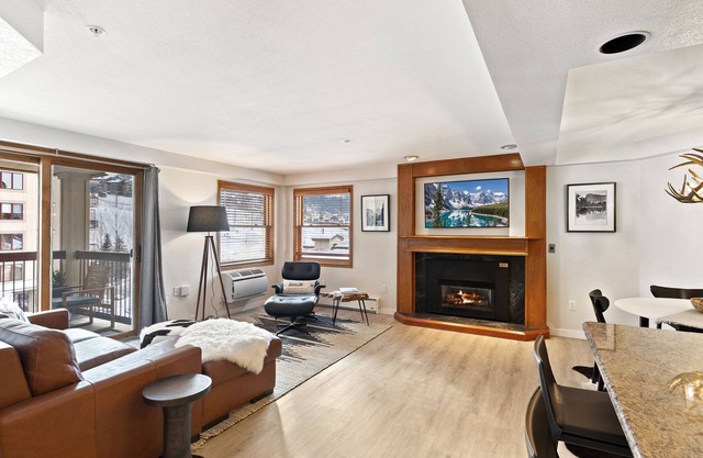 Ski-In/Ski-Out 1 BD Modern Luxury Slopeside Retreat
