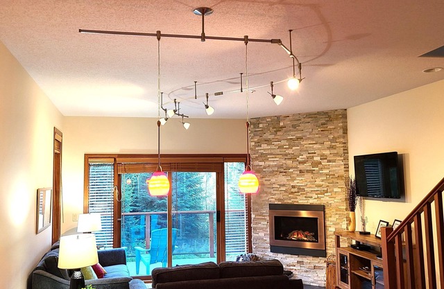 Ski In/Ski Out 2 bdrm + den, 3.5 bath, 3 level townhome