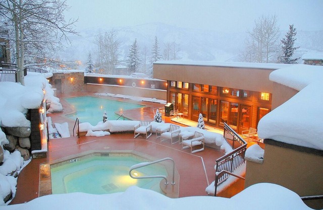 Ski in/ski out 4BR residence in Snowmass Village - onsite pool & hot tubs!