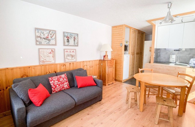 "Ski-In/Ski-Out Apartment · Renovated · Balcony · WiFi · Pet Friendly"