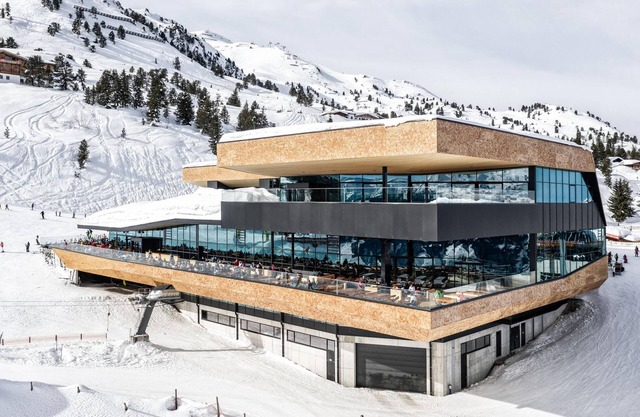 Ski-in ski-out chalet with sauna