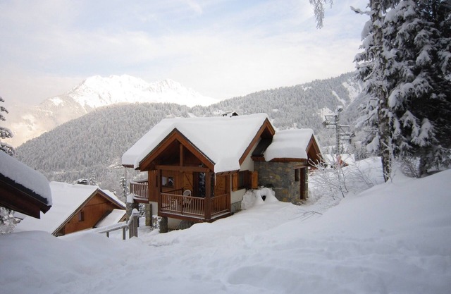 Ski in Ski out direct on to piste individual chalet with fab views and free WIFI