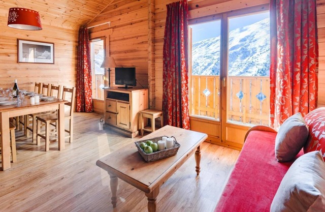 Ski-in/ski-out & foot of the slopes, fitness, swimming pool, terrace, balcony, tv, 35-40m²