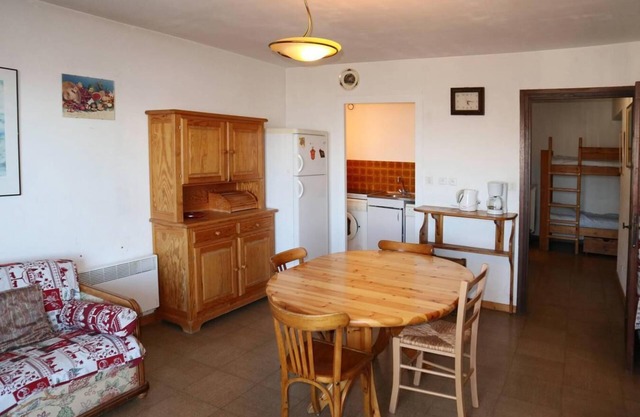 Ski-in/ski-out & foot of the slopes, 3rd floor, view valley, balcony, tv, ski locker, 40m²