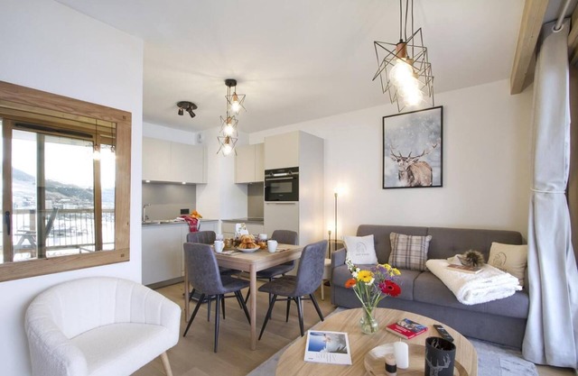 Ski-in/ski-out & foot of the slopes, 2nd floor, swimming pool, balcony, tv, ski locker, 41m²