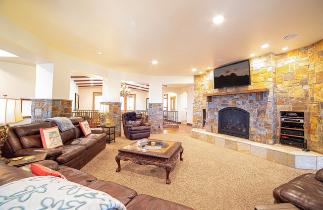 Ski-In Ski-Out Luxurious Mountain Estate 298