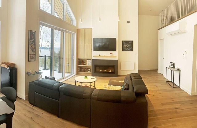 Ski-In/Ski-Out. Owl's Head New Penthouse - View on Mountain & Lake