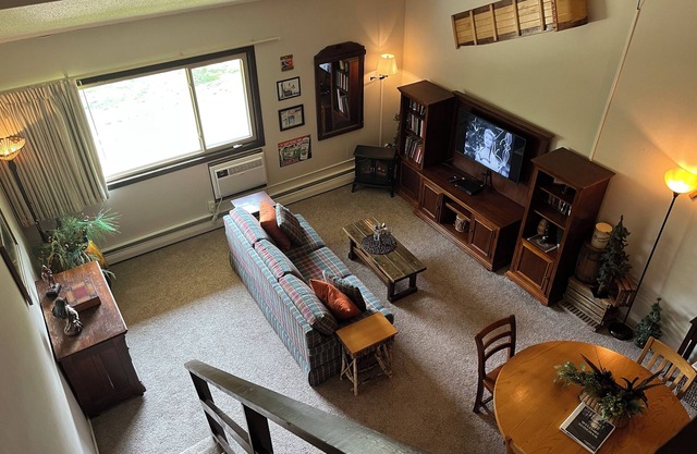 SKI LODGE CONDO NEAR BIG POWDERHORN MTN, BLACK RIVER HARBOR, COPPER PEAK