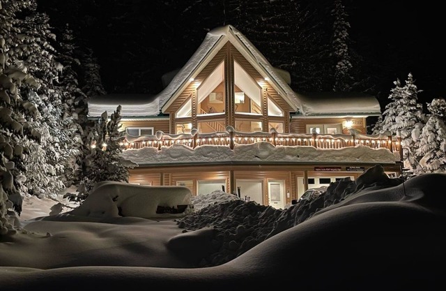 Ski & Soak, Alpine Aerie, Hot Tub Retreat