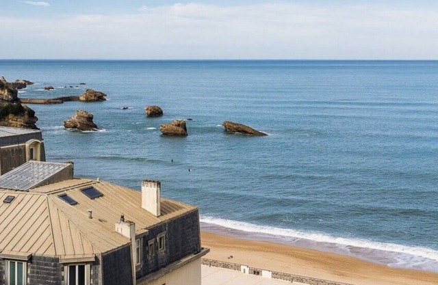 SKY KEYWEEK 2 bedroom sea view apartment in the center of Biarritz