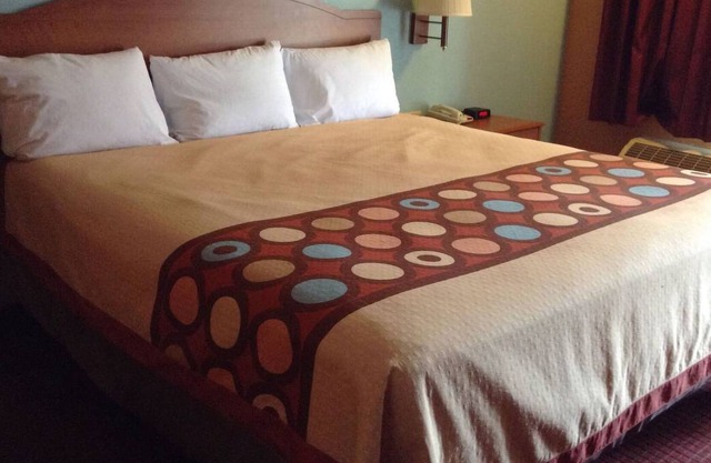 Sky Palace Inn Suites By Jasper Laredo-Comfort 1Queen Bed Accessible Non Smoking