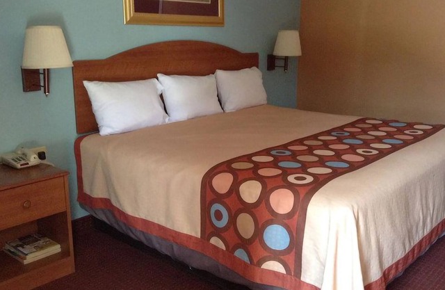 Sky Palace Inn & Suites By Jasper Laredo - Executive 1 King Bed Non-Smoking