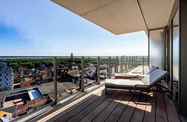 Sky Tower II Modern SeaStay with Panoramic Views