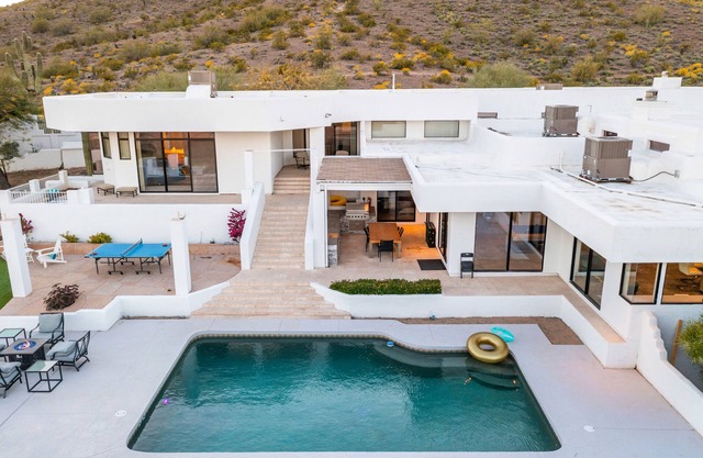 Sky Villa Paradise: Sleep in the Clouds w/Heated Pool, Putting, Gym