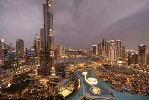 SkyHigh 2BR Burj Views Steps to Dubai Mall