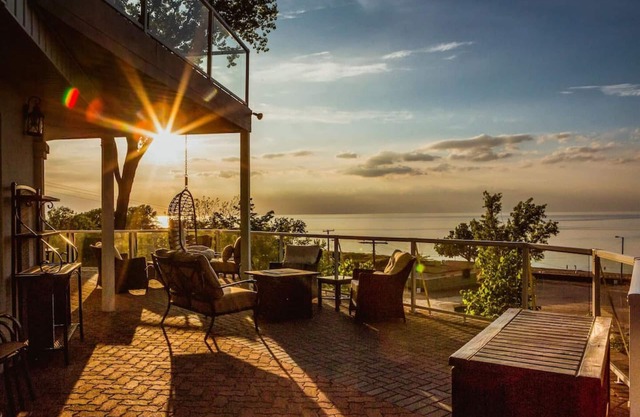 Skyline Views, Hot Tub, Beachfront, Lavish Kitchen at Dunetop Villa
