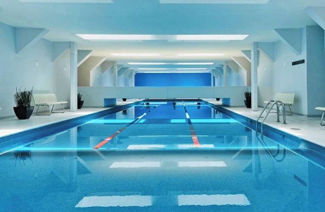 Skyview PentHouse w/Pool & more in Luxury Building