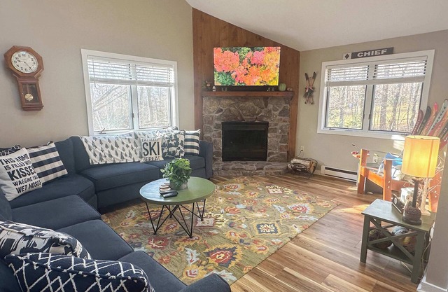 Sleek 2BR Kettlebrook Condo with Fireplace, Ski-in/Ski-out
