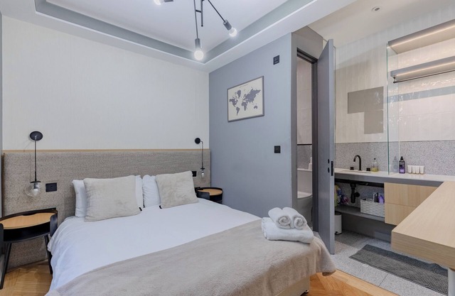 Sleek and Brilliantly Located Flat, Earls Court