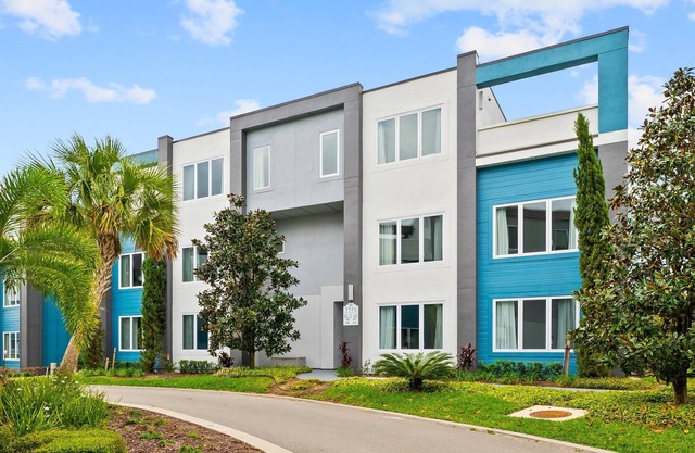 Sleek Condo with Pool Table near Disney with Resort & Waterpark Access - B26-208