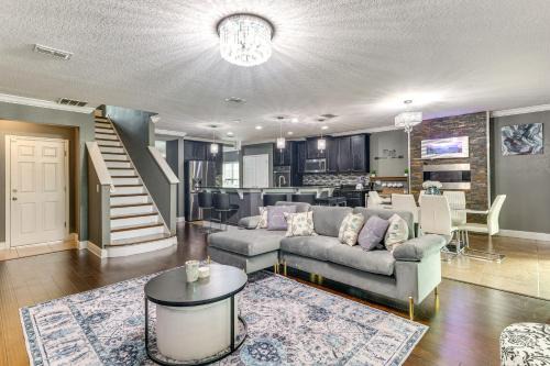 Sleek Family Home Near Orlando Theme Parks