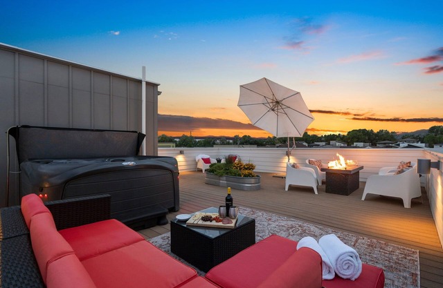 Sleek Home Near Old Town W/Rftp Hot Tub & Mtn Views